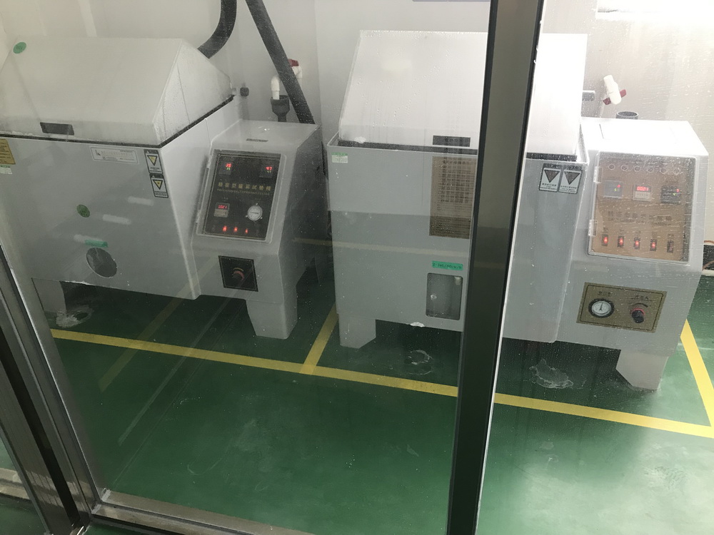 Salt spray test machine